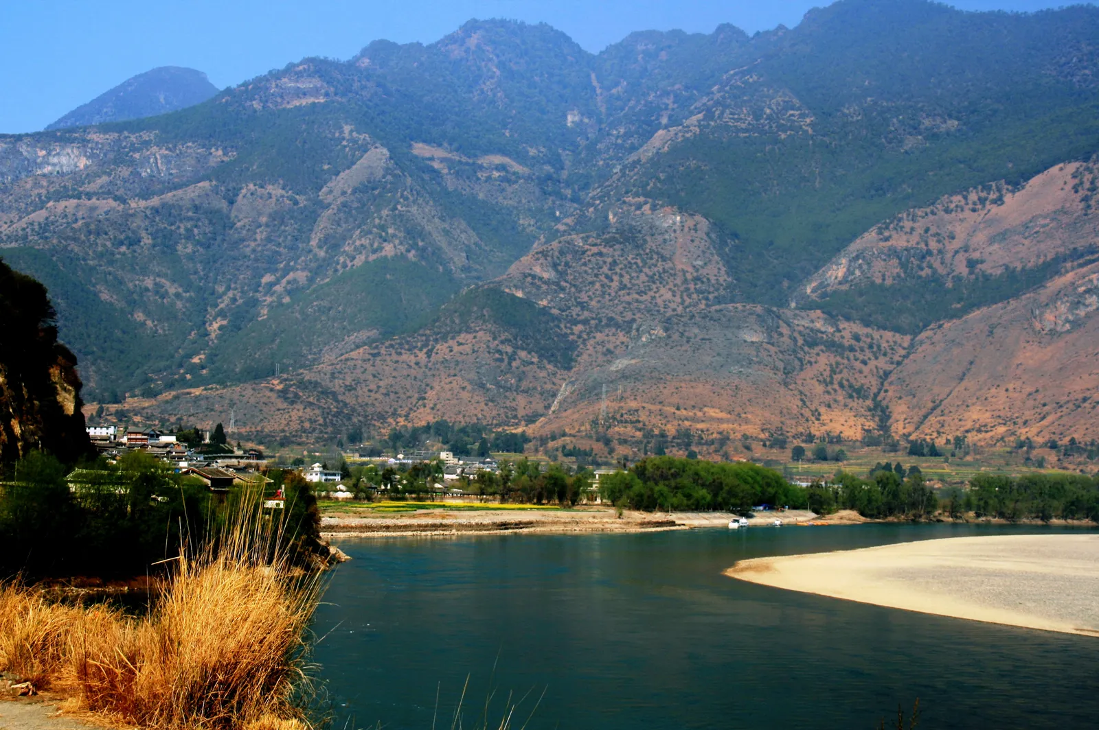 The Jinsha River curving at the First Bend of the Yangtze near Shigu