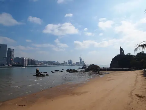 Beach at Haoyue Garden on Gulangyu with the Koxinga statue on the rocks