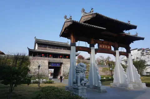 Chengxuan Archway and the South Qiao Tower of the old Huizhou prefecture office