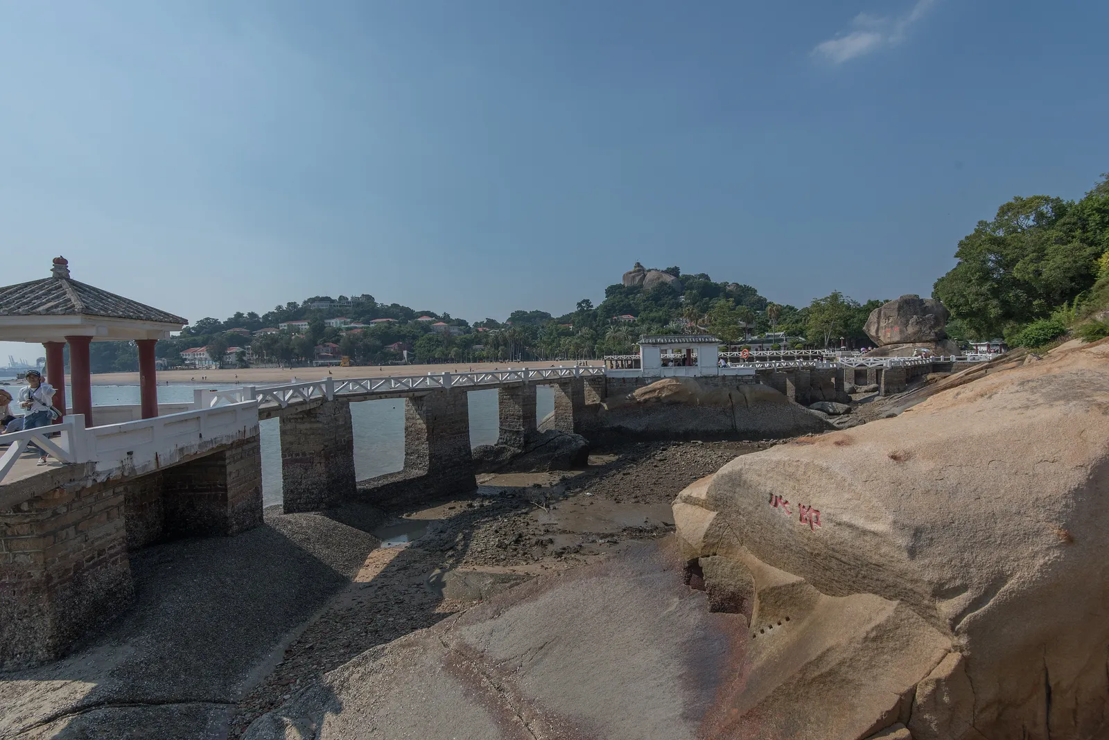 Shuzhuang Garden’s sea bridge with Sunlight Rock behind