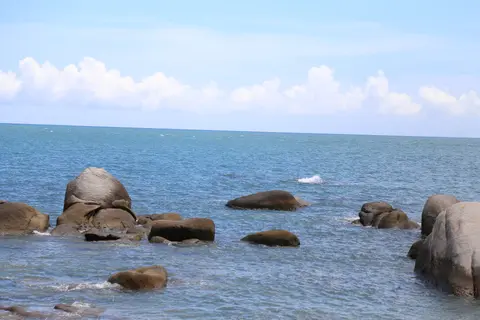 Granite boulders in the clear sea along the Daxiaodongtian coast