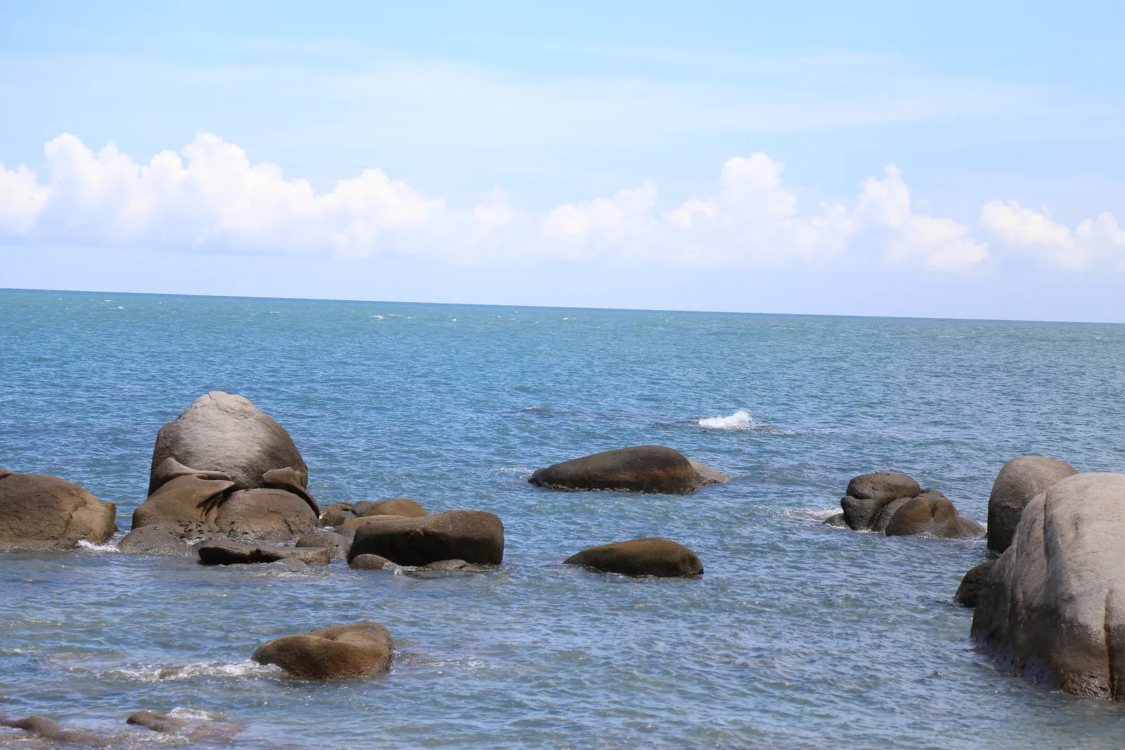 Granite boulders in the clear sea along the Daxiaodongtian coast