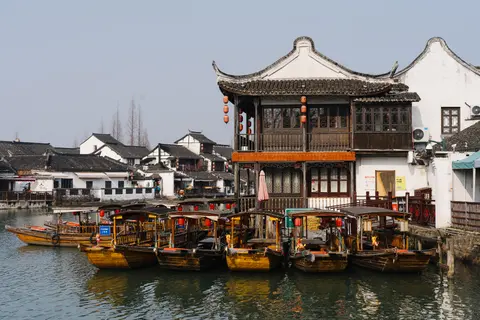 Canal, tour boats and old waterfront houses in Zhujiajiao