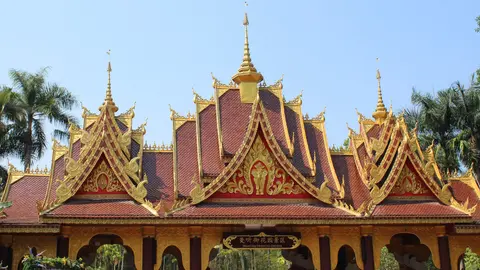 The ornate gilded entrance gate of Manting Park