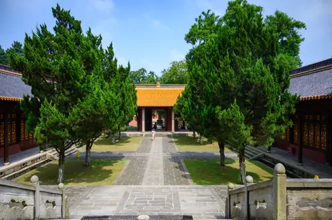 Courtyard and halls of Yuelu Academy