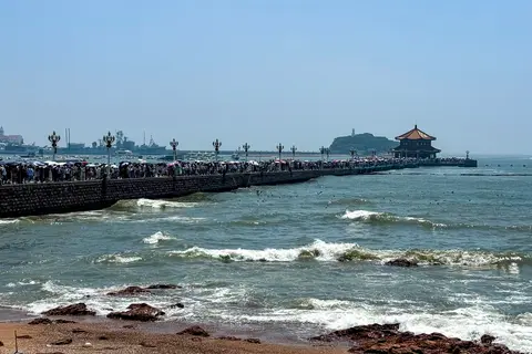 Zhanqiao Pier and the Huilan Pavilion stretching into the sea