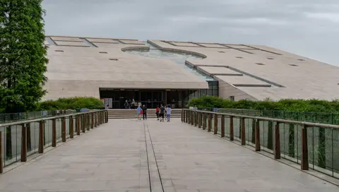 Walkway to the Relics Hall of the Jinsha Site Museum