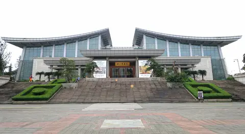 Front steps and facade of the Sichuan Museum building