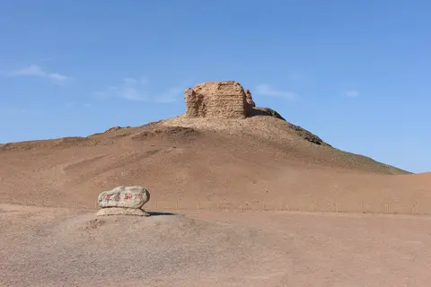 The ruined Han-dynasty beacon tower on the hill at Yangguan Pass