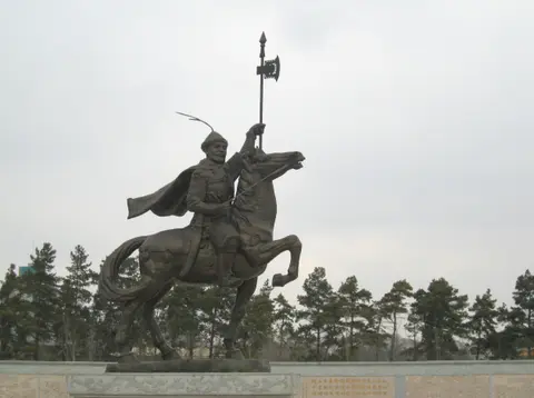 Equestrian statue of Wanyan Aguda in front of the Jin Shangjing History Museum