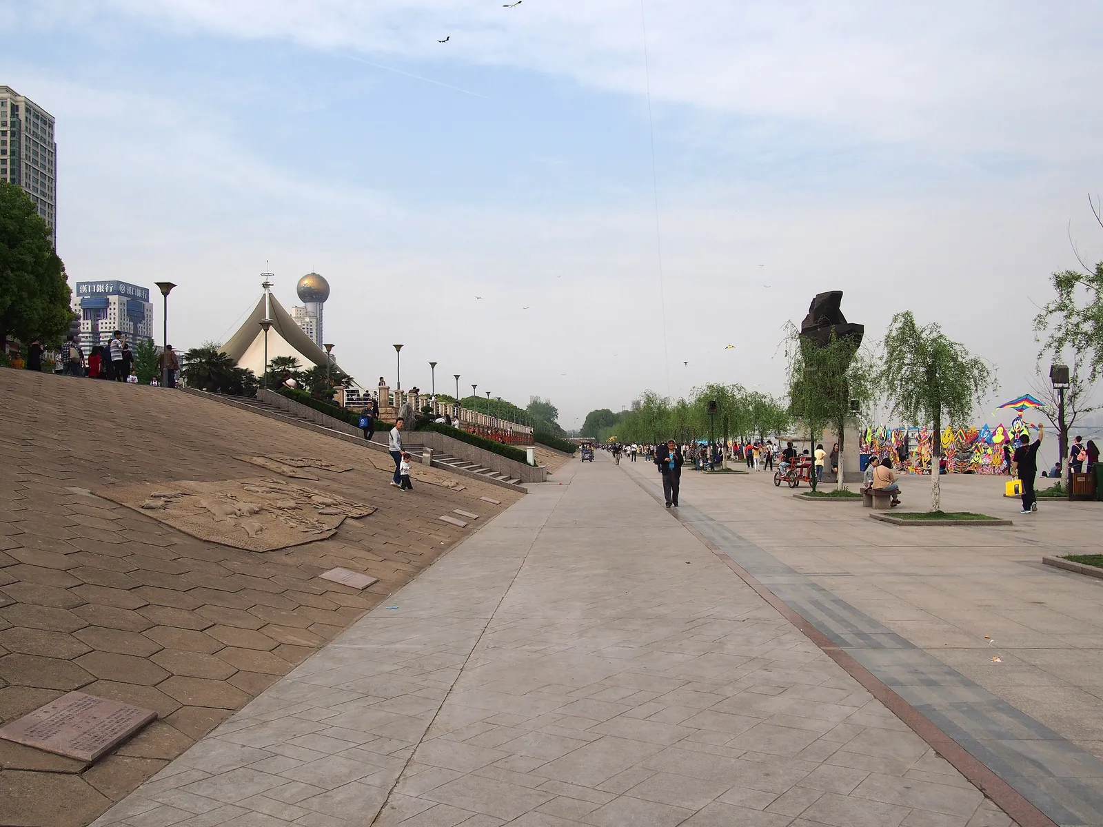Wide riverside promenade of the Hankou Jiangtan park