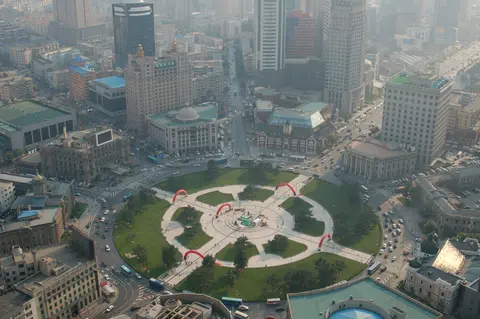 La place circulaire Zhongshan et ses édifices historiques vus d’en haut