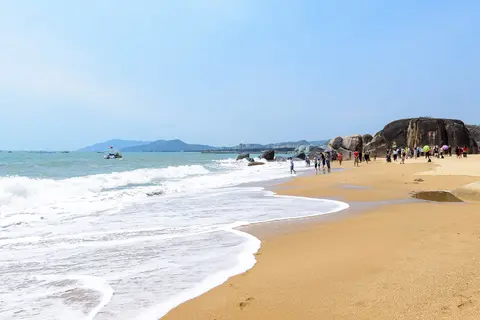 Beach and granite boulders at Tianya Haijiao