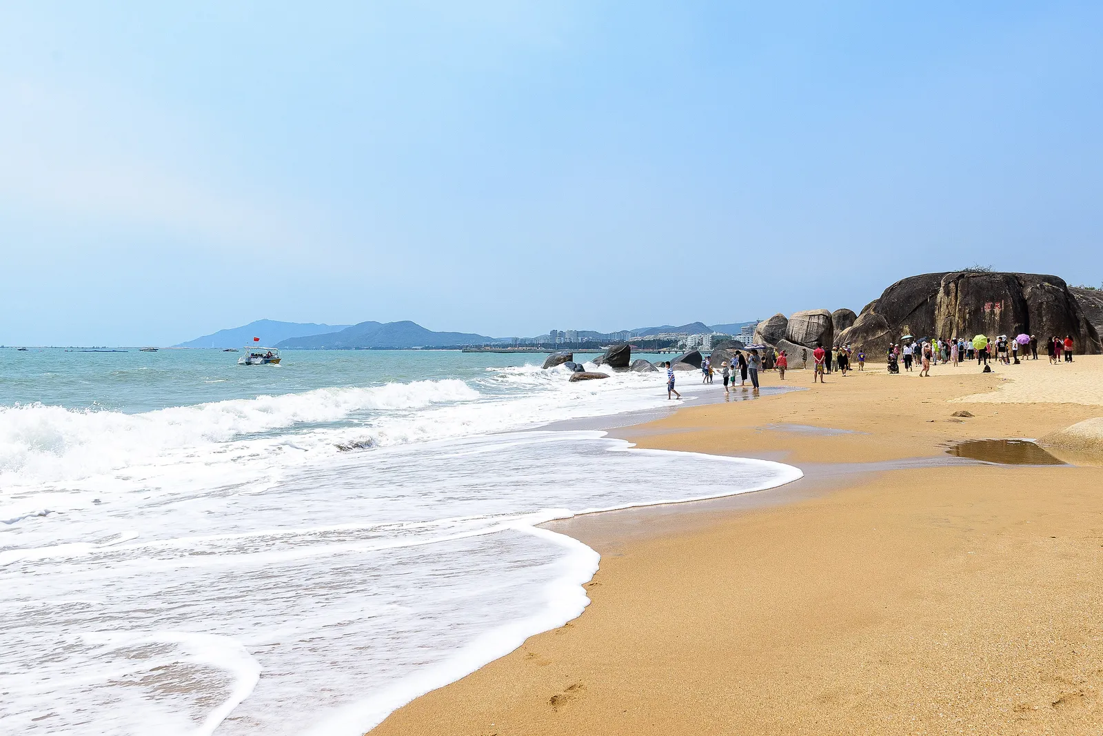 Beach and granite boulders at Tianya Haijiao