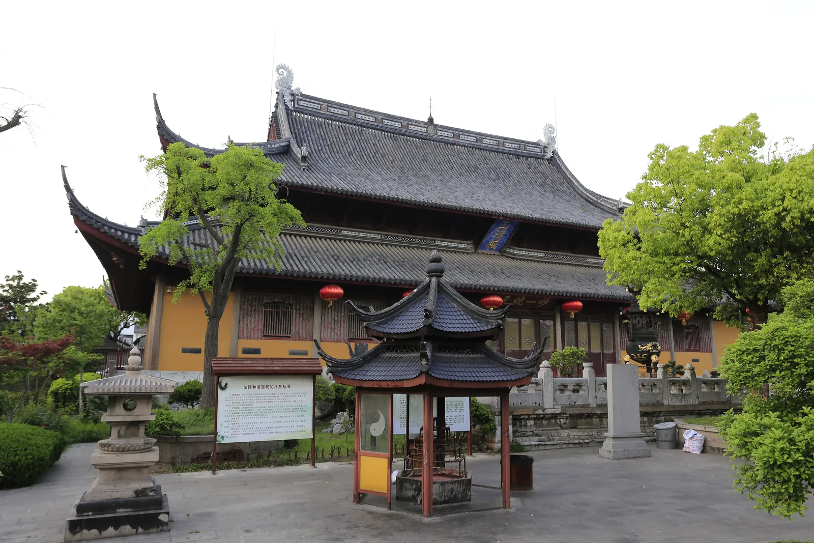 Sanqing Hall, the great Song-dynasty hall of Xuanmiao Taoist Temple