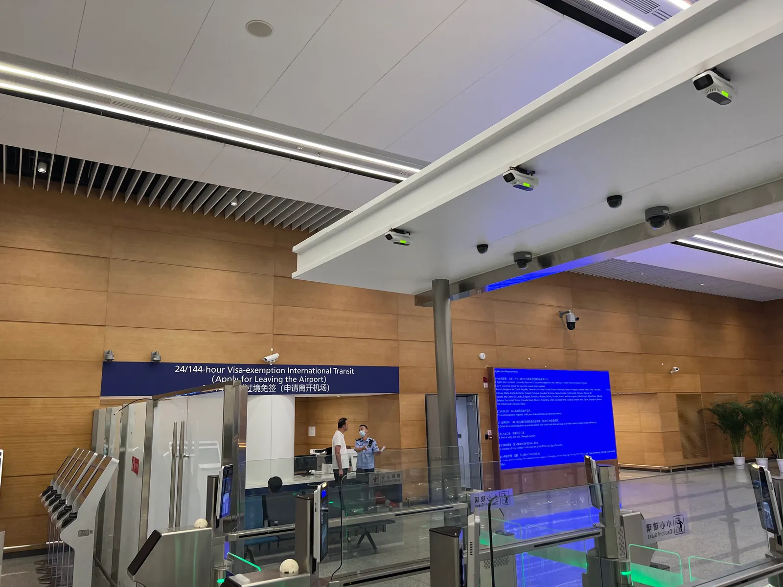 Mostrador de tránsito sin visado en un aeropuerto chino