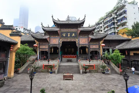 Courtyard and Yuwang Palace hall at the Huguang Guild Hall