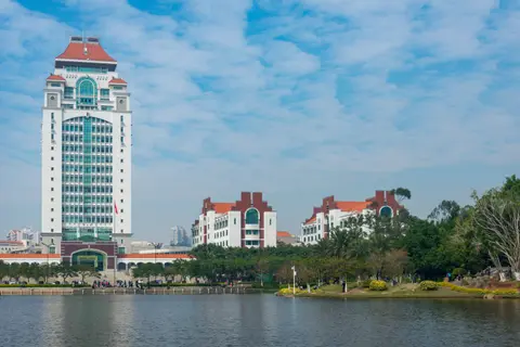 Furong Lake and the Jiageng-style buildings of Xiamen University