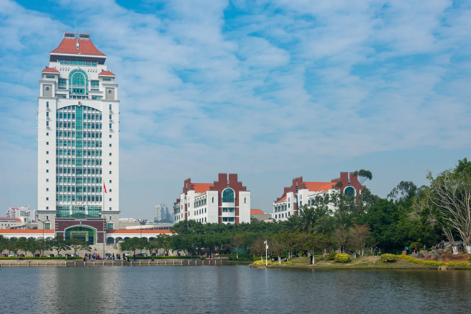 Furong Lake and the Jiageng-style buildings of Xiamen University