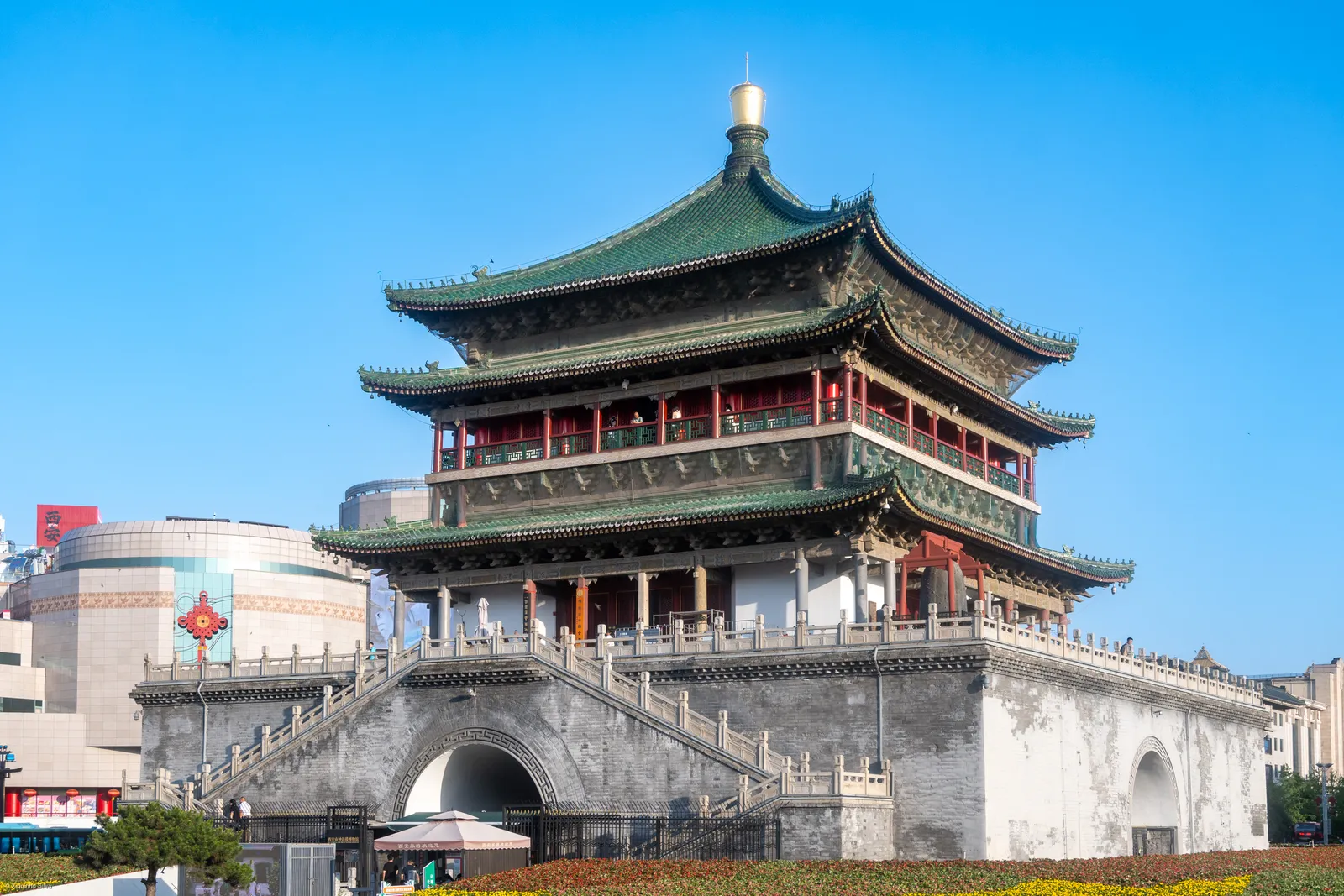 Xi'an Bell Tower under a clear blue sky