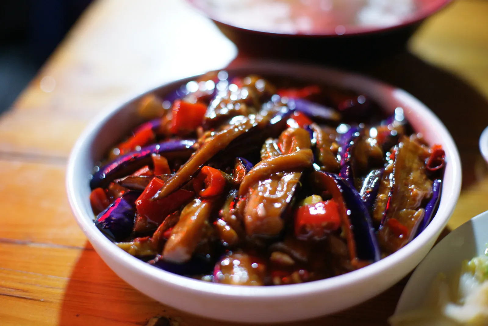 Berenjena con aroma de pescado (yuxiang qiezi), plato de Sichuan