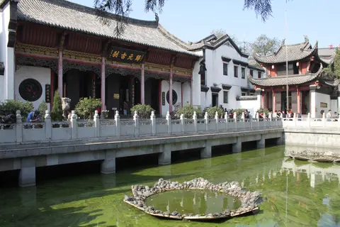 Halls of Guiyuan Temple reflected in the temple’s pond
