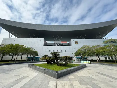 Shenzhen Museum's Jintian Road building under the Civic Centre's sweeping roof