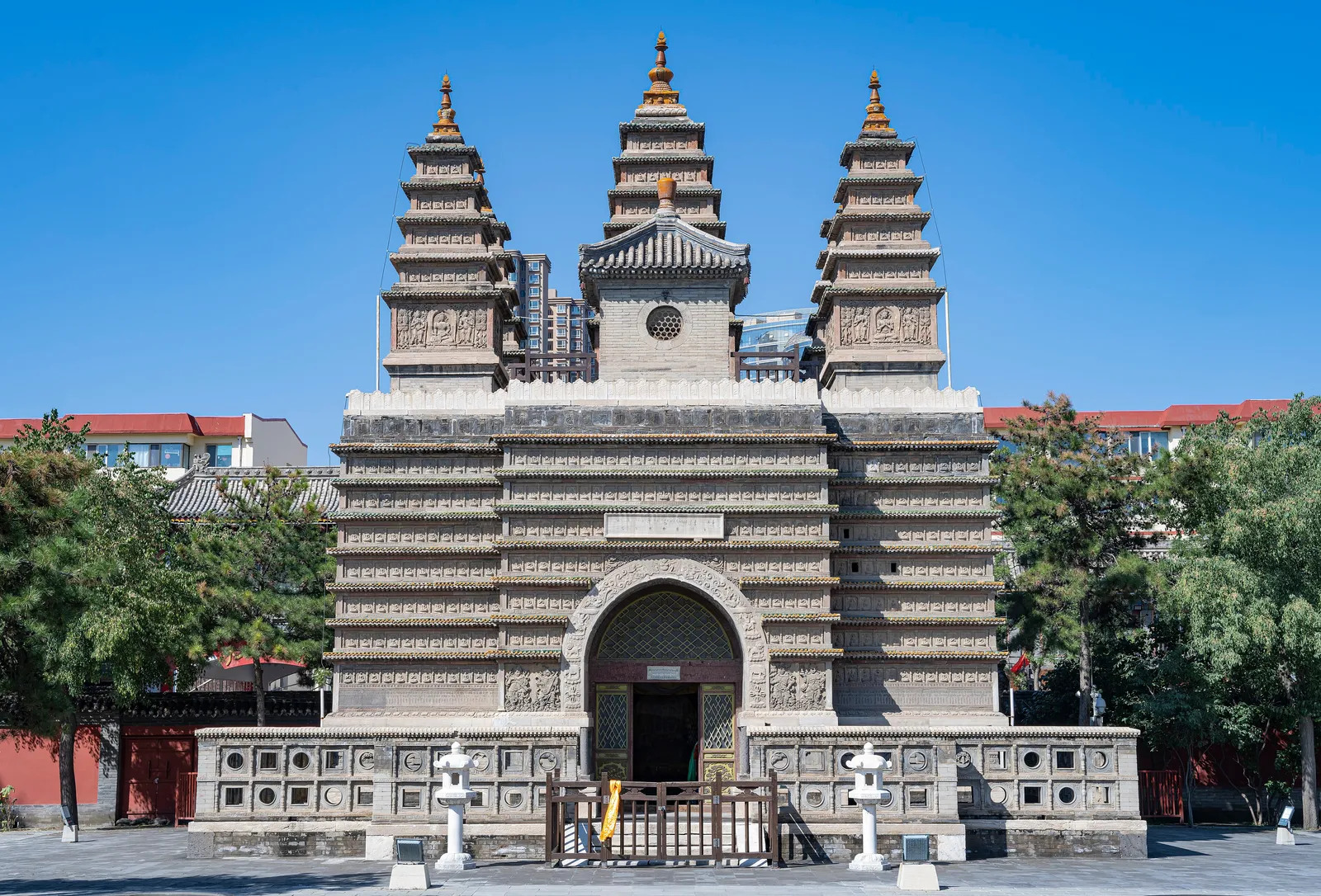 Der Steinstupa des Fünf-Pagoden-Tempels mit fünf kleinen Pagoden obenauf