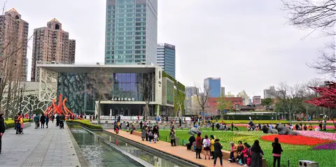 Shanghai Natural History Museum seen across Jing’an Sculpture Park
