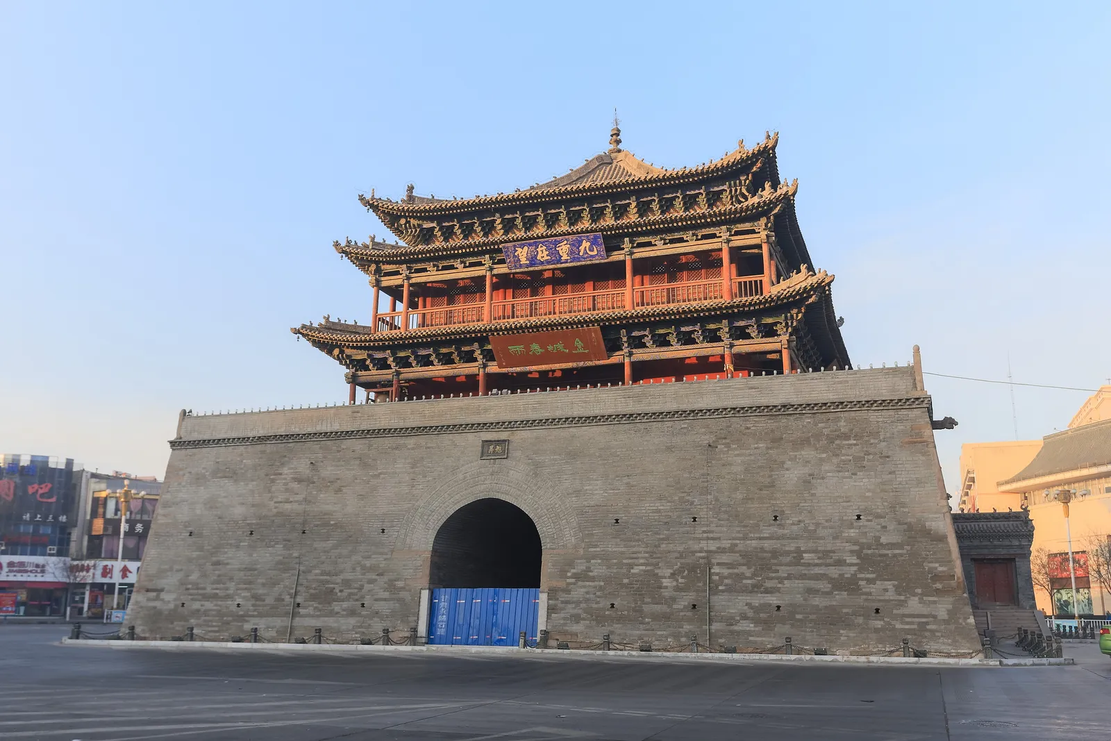 建在砖砌台基上的张掖鼓楼(镇远楼)