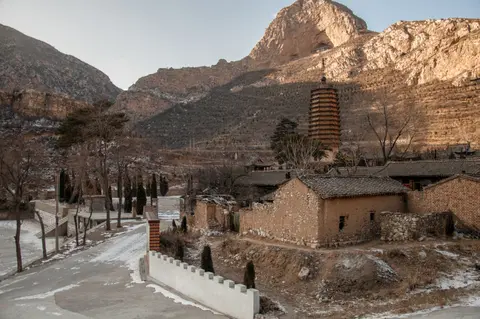 Liao-dynasty brick pagoda of Jueshan Temple beneath rocky peaks