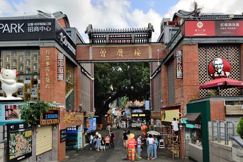 The gateway arch leading into Zengcuo'an village's lanes