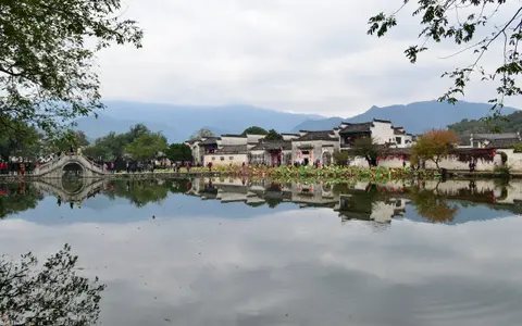 Hongcun's white-walled houses reflected in South Lake