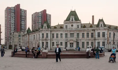 Bâtiment de l’époque russe aux toits verts dans la rue russe de Dalian