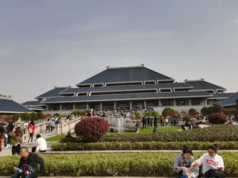 Main building and gardens of the Hubei Provincial Museum