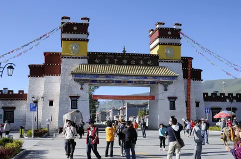 Tibetan-style gateway at the Songtsen Gampo birthplace site in Gyama Valley