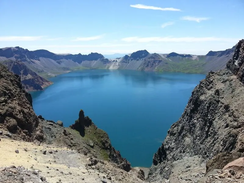 Monte Changbai, vertiente norte y lago de cráter Tianchi